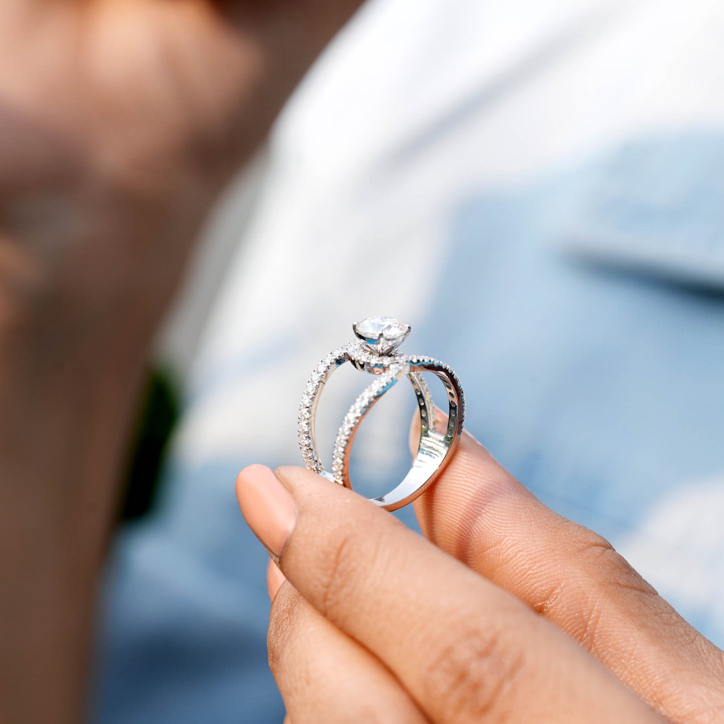 Round Cut Colorless Engagement Ring