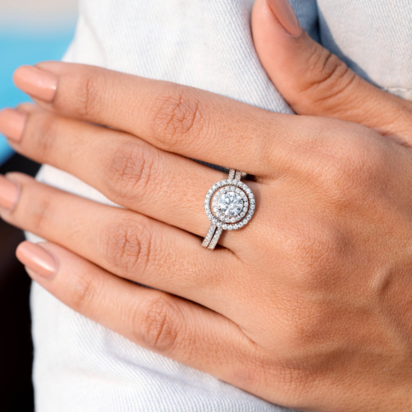 Round Cut Colorless Engagement Ring