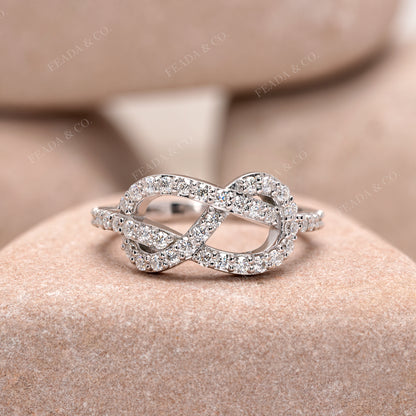 Round Cut Colorless Engagement Ring