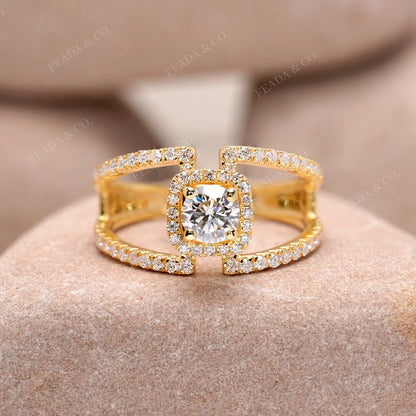 Round Cut Colorless Engagement Ring