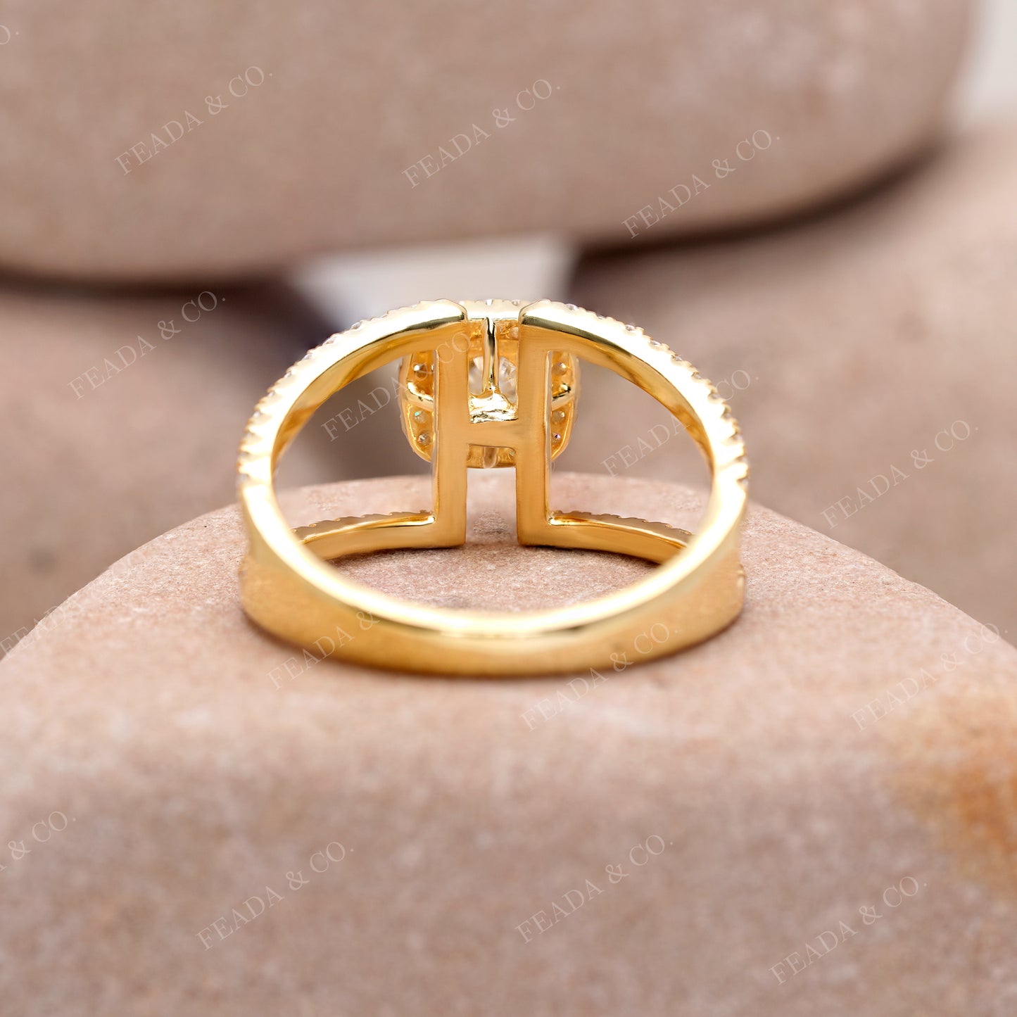 Round Cut Colorless Engagement Ring