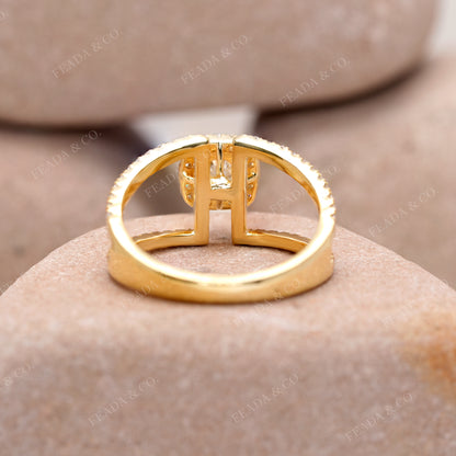 Round Cut Colorless Engagement Ring