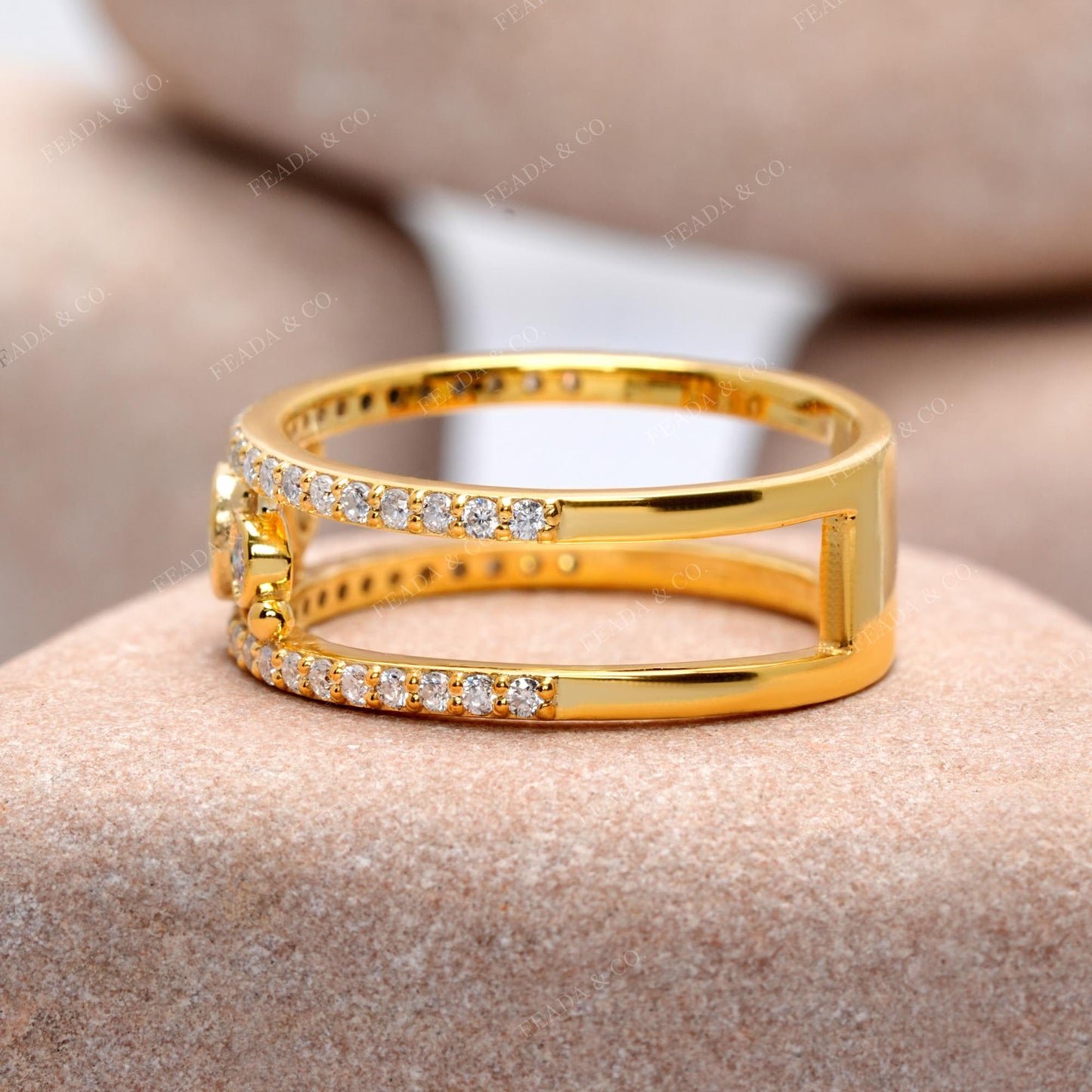 Round Cut Colorless Engagement Ring