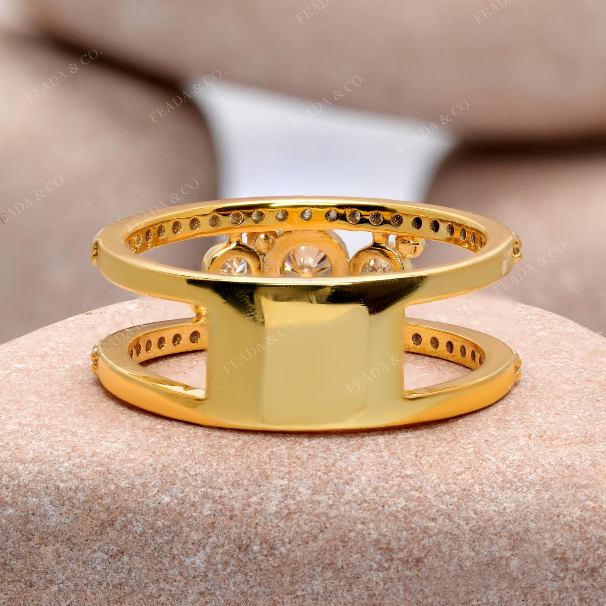 Round Cut Colorless Engagement Ring