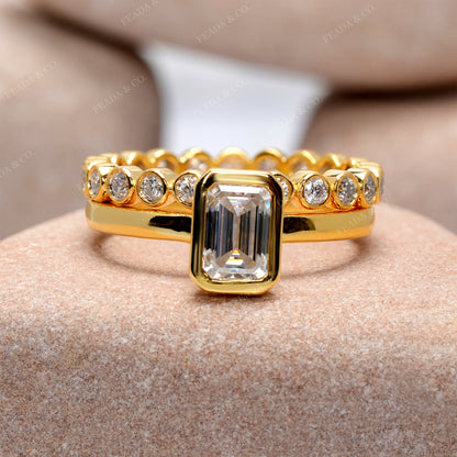 Emerald, Round Cut Colorless Engagement Ring