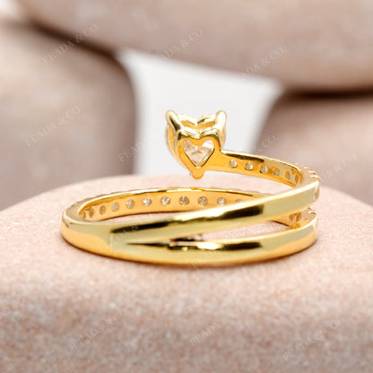 Heart, Round Cut Colorless Engagement Ring