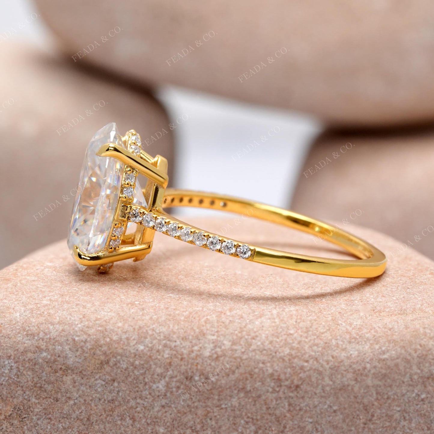 Round, Oval Cut Colorless Engagement Ring