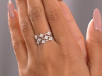 Round Cut Colorless Engagement Ring
