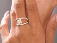 Round Cut Colorless Engagement Ring