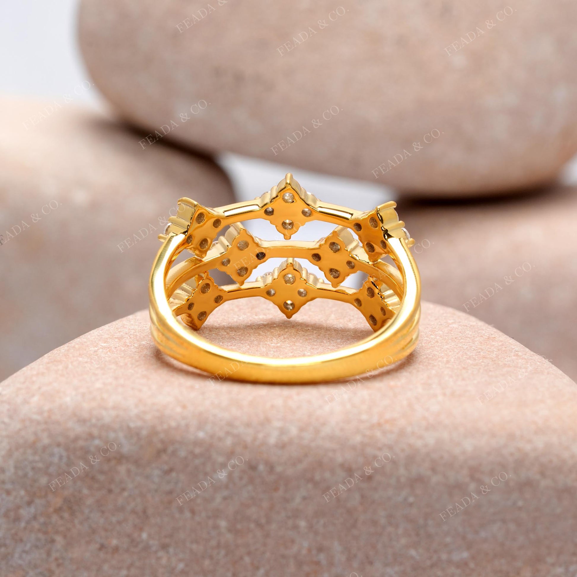 Round Cut Colorless Engagement Ring