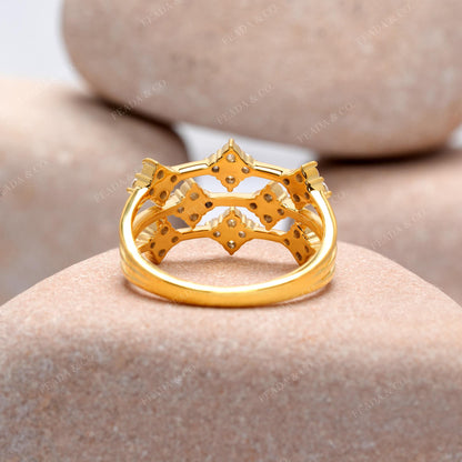 Round Cut Colorless Engagement Ring