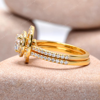 Round Cut Colorless Engagement Ring