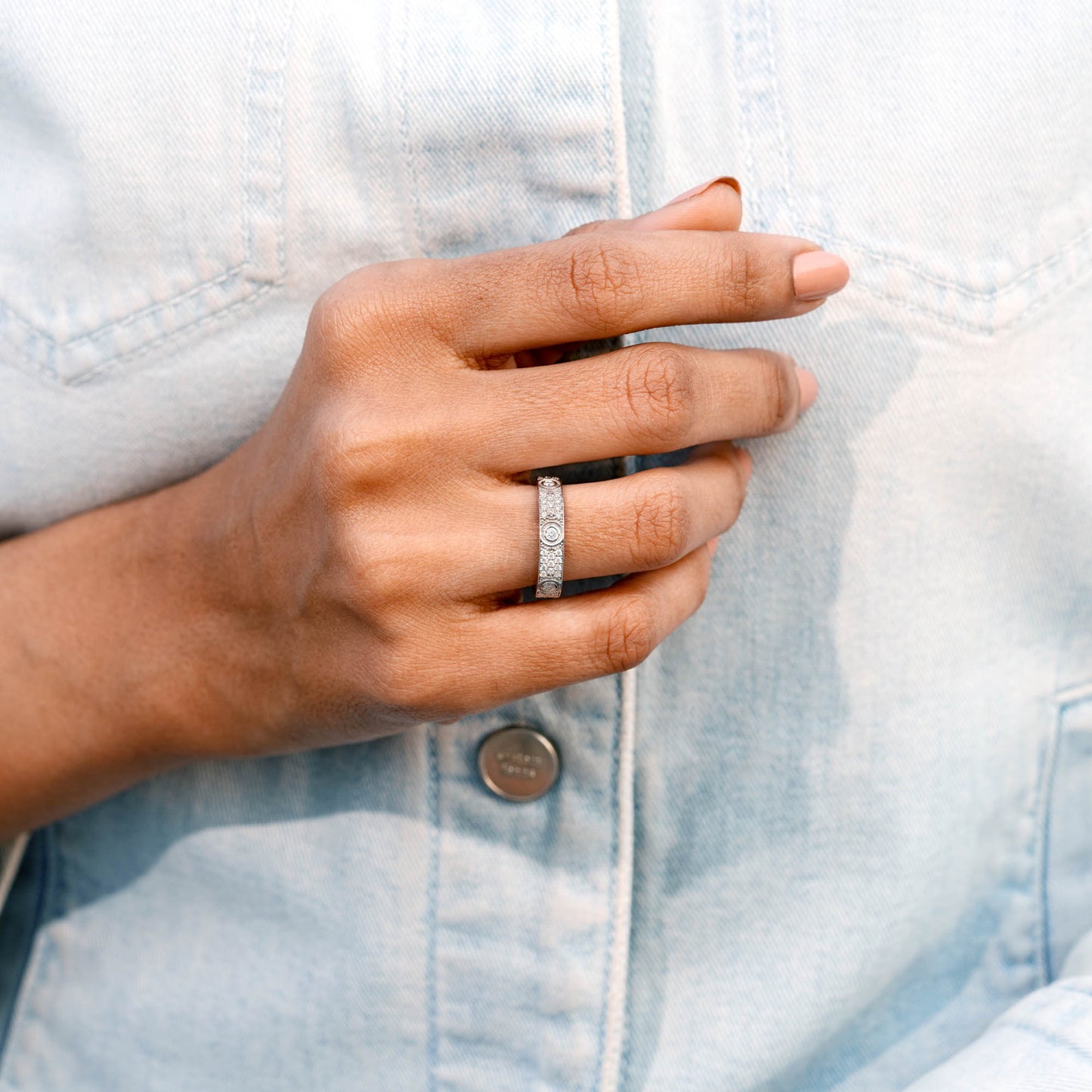 Round Cut Colorless Engagement Ring
