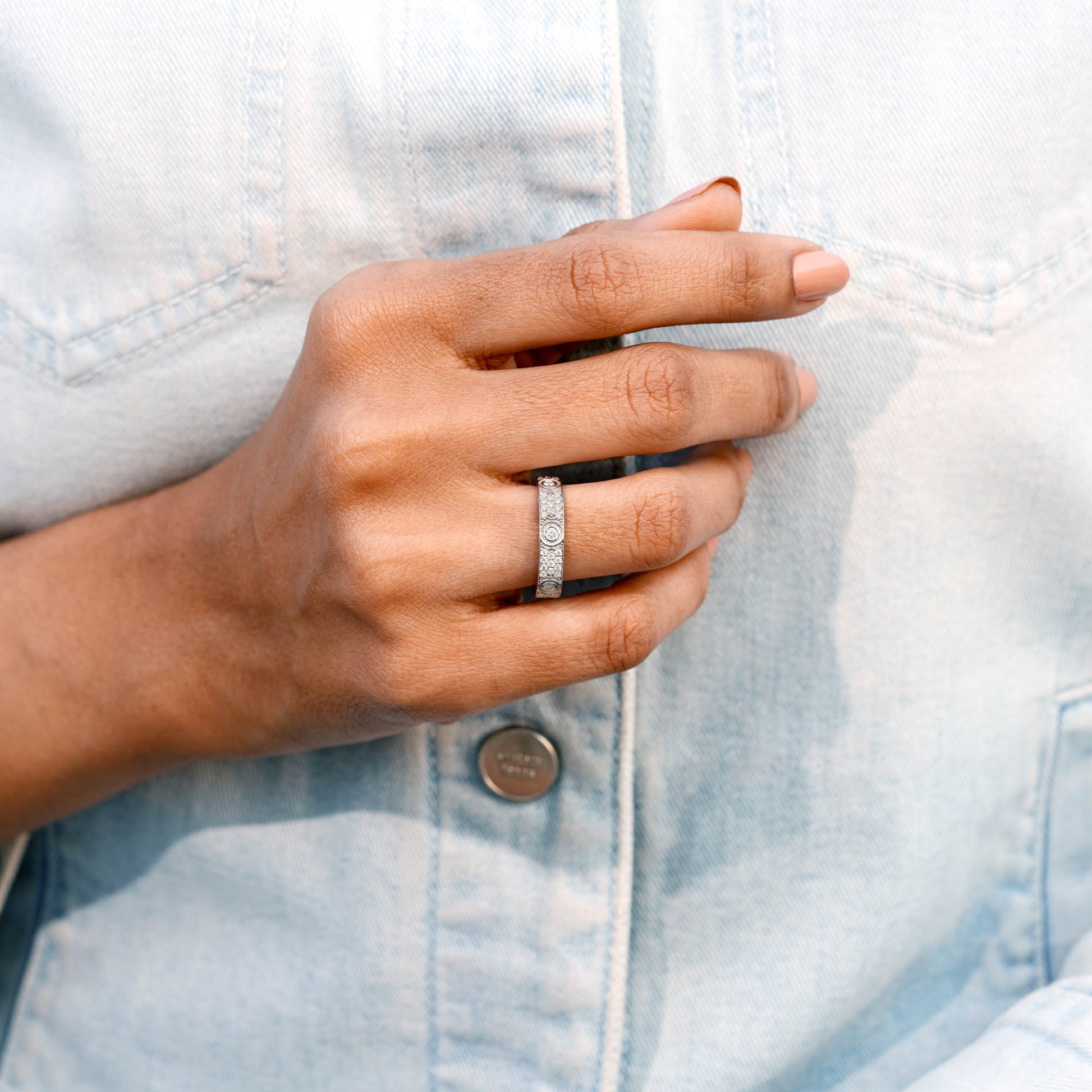 Round Cut Colorless Engagement Ring