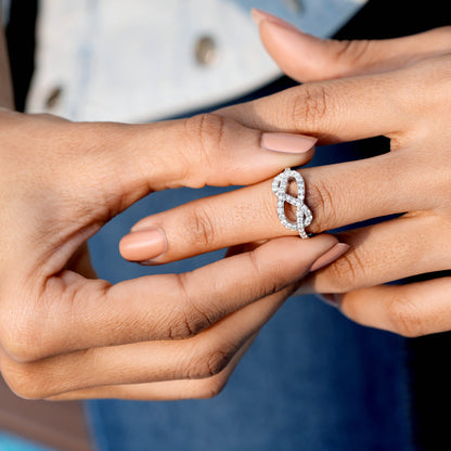Round Cut Colorless Engagement Ring