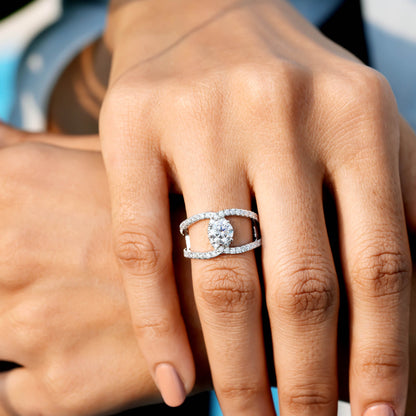 Round Cut Colorless Engagement Ring