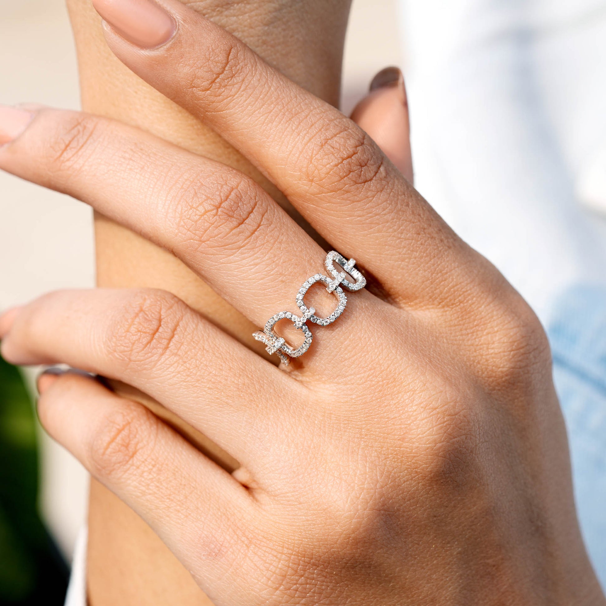Round Cut Colorless Engagement Ring