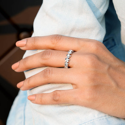 Round Cut Colorless Engagement Ring