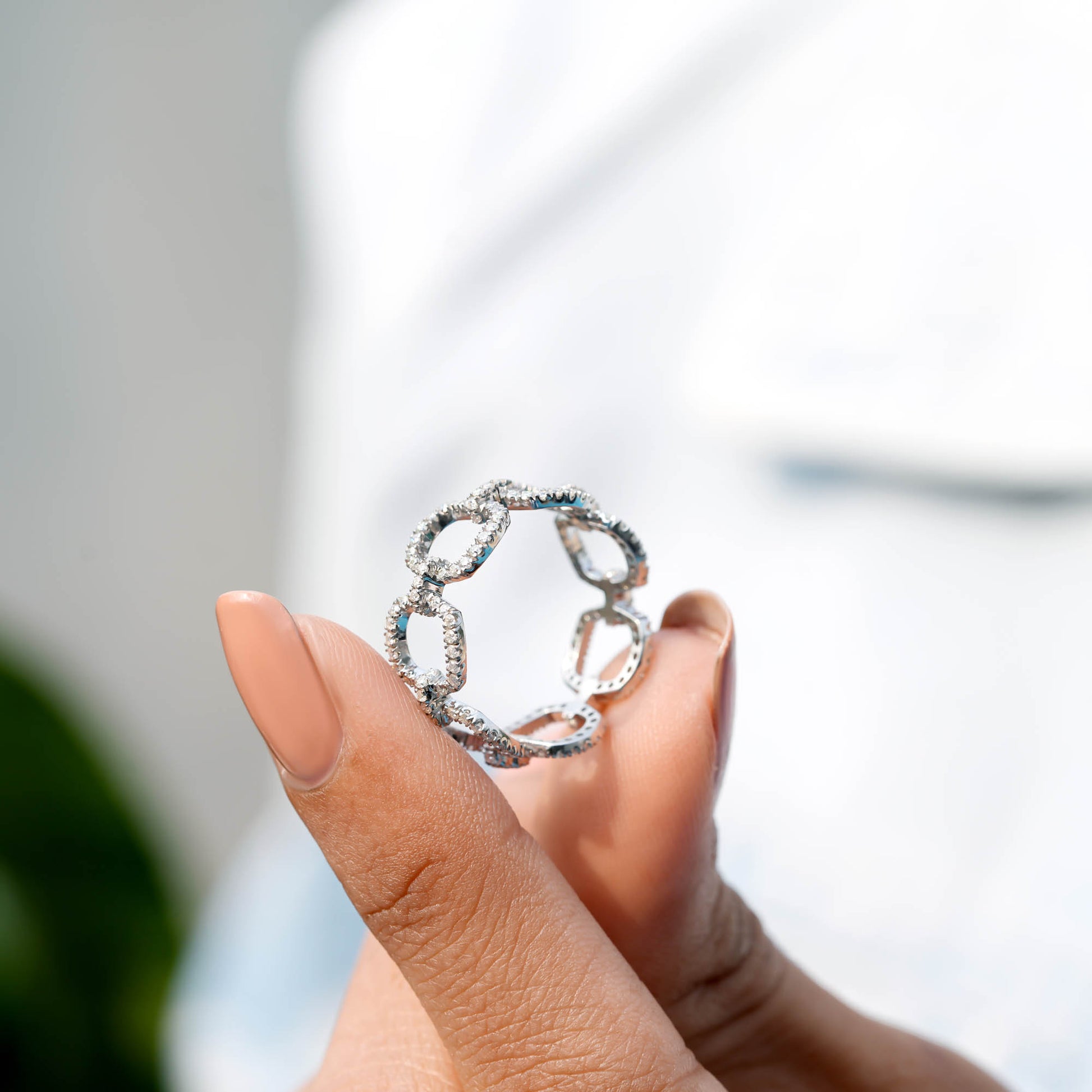 Round Cut Colorless Engagement Ring