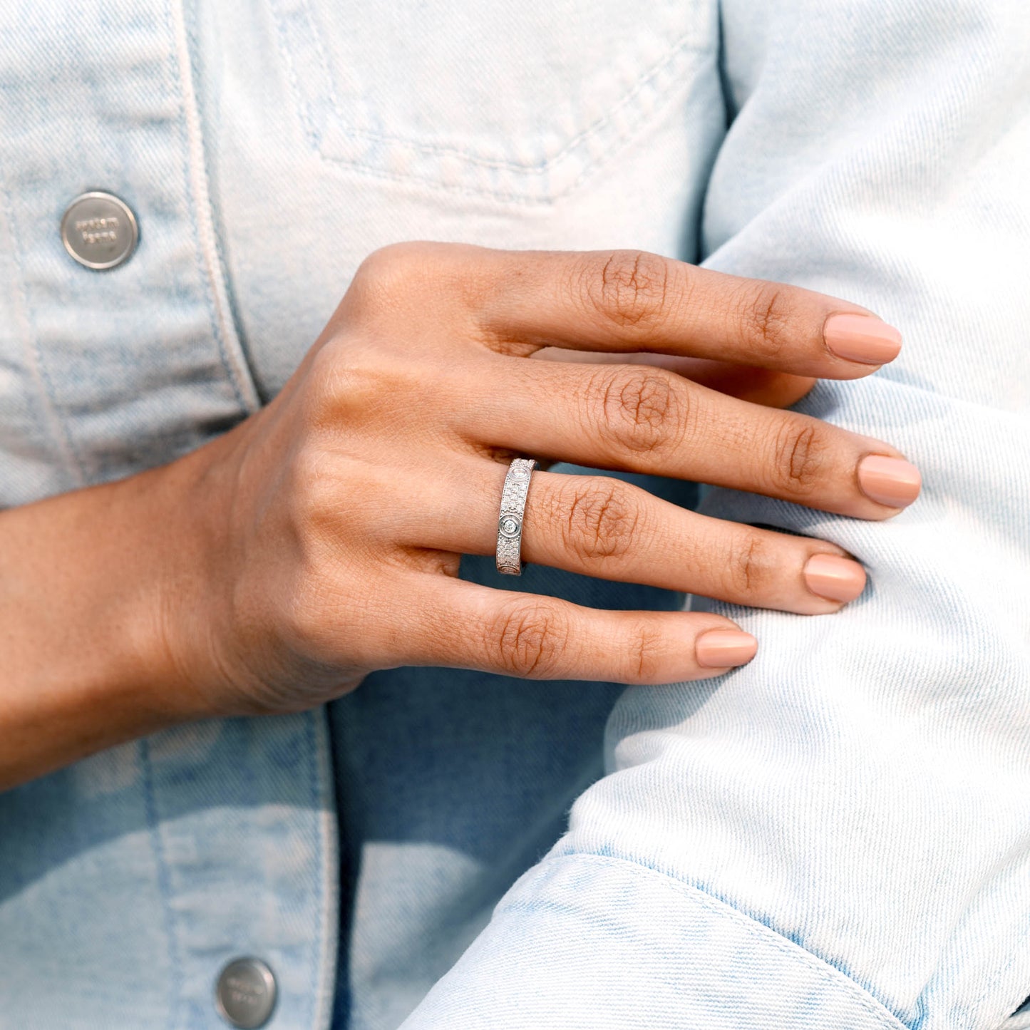 Round Cut Colorless Engagement Ring