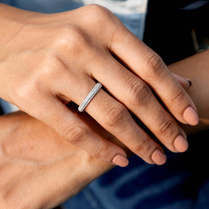 Round Cut Colorless Engagement Ring