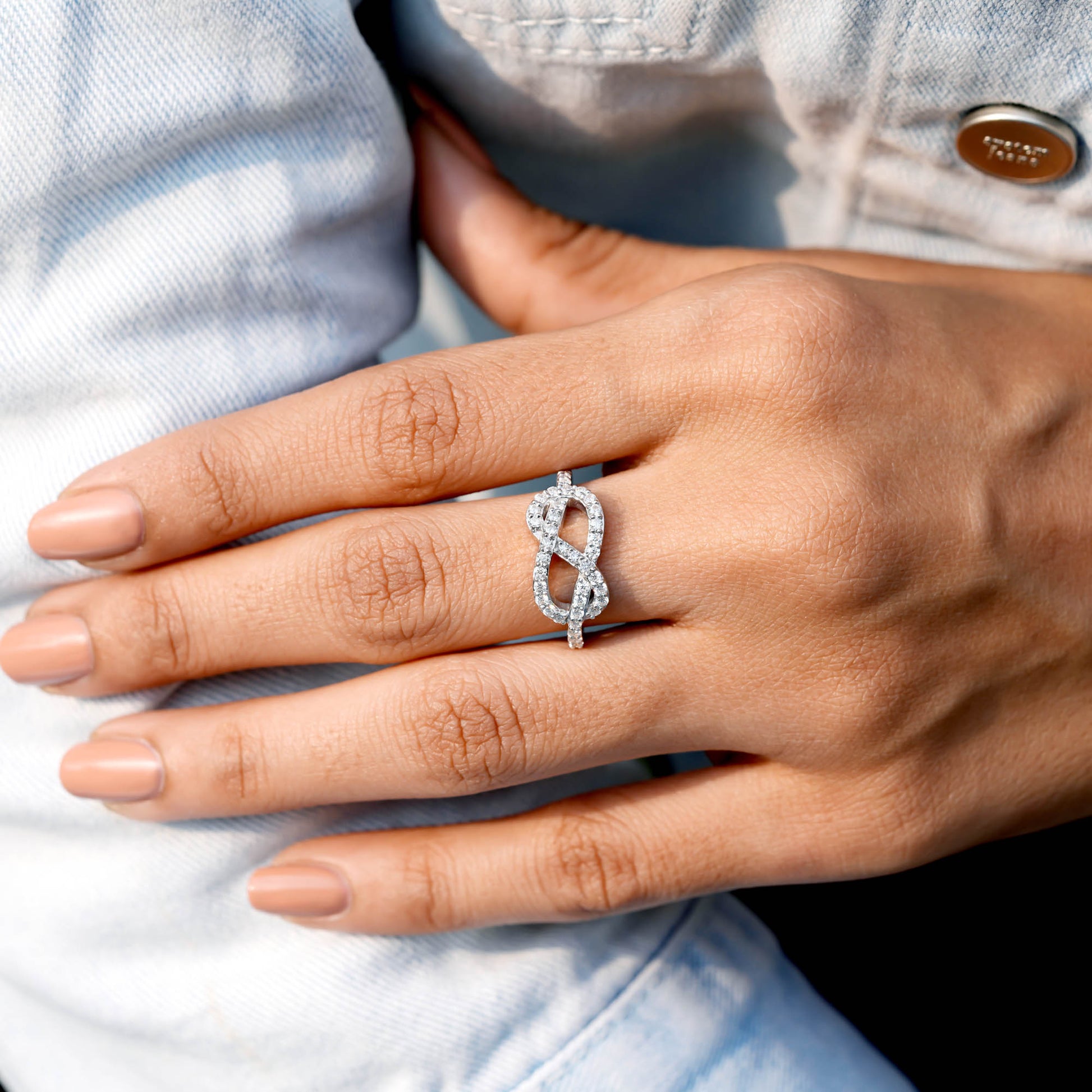 Round Cut Colorless Engagement Ring