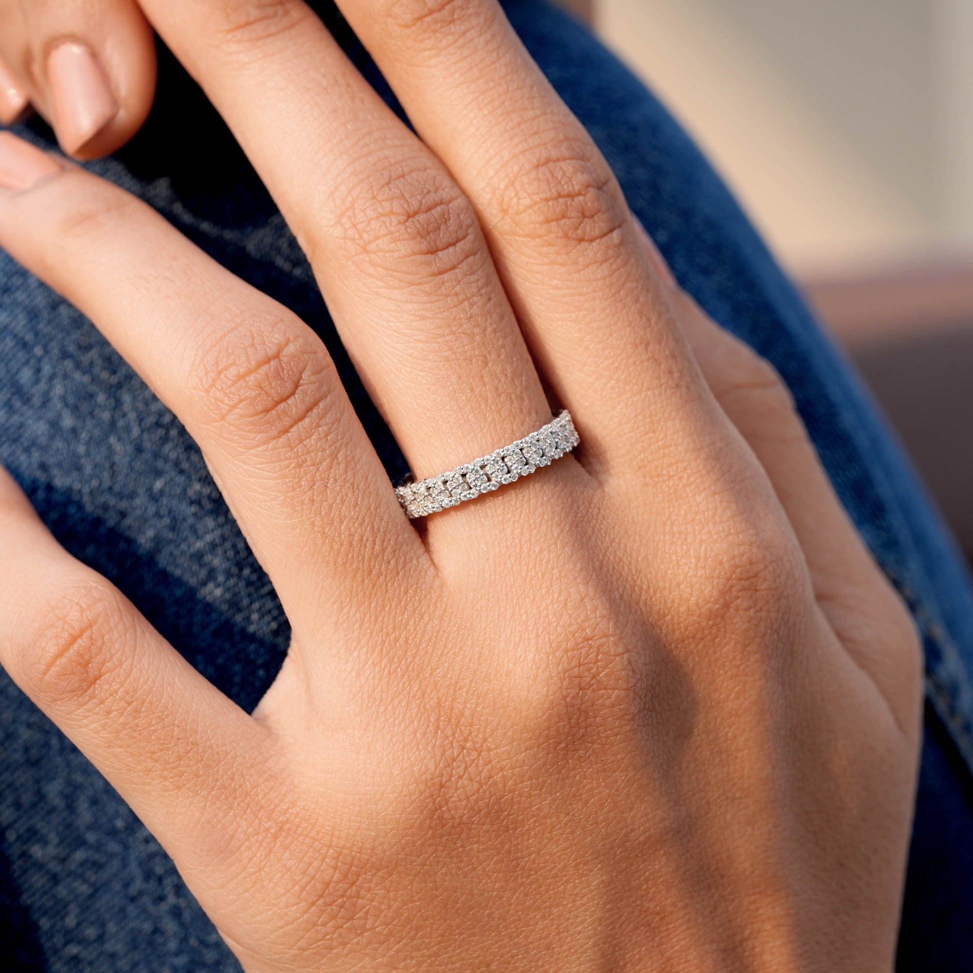 Round Cut Colorless Engagement Ring