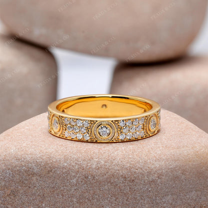 Round Cut Colorless Engagement Ring