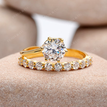 Round Cut Colorless Engagement Ring