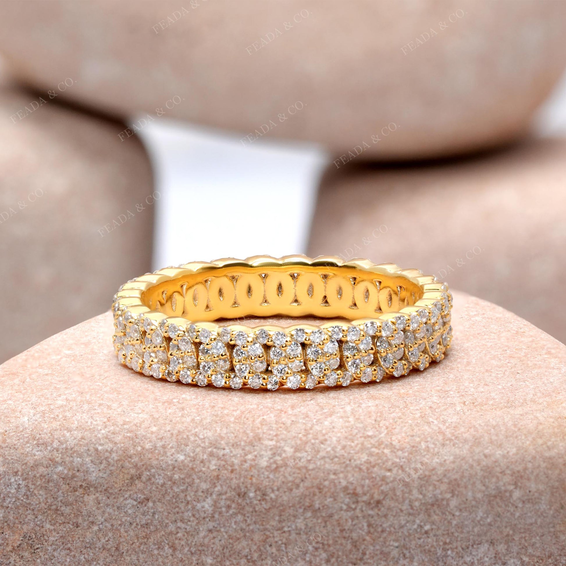 Round Cut Colorless Engagement Ring