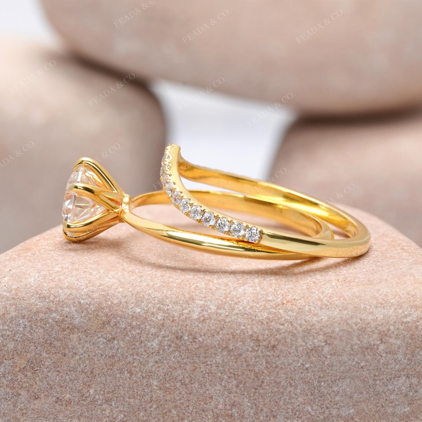 Round Cut Colorles Engagement Ring