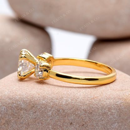 Round Cut Colorless Engagement Ring