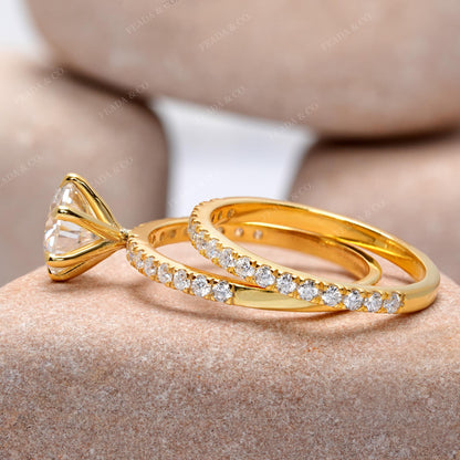 Round Cut Colorless Engagement Ring