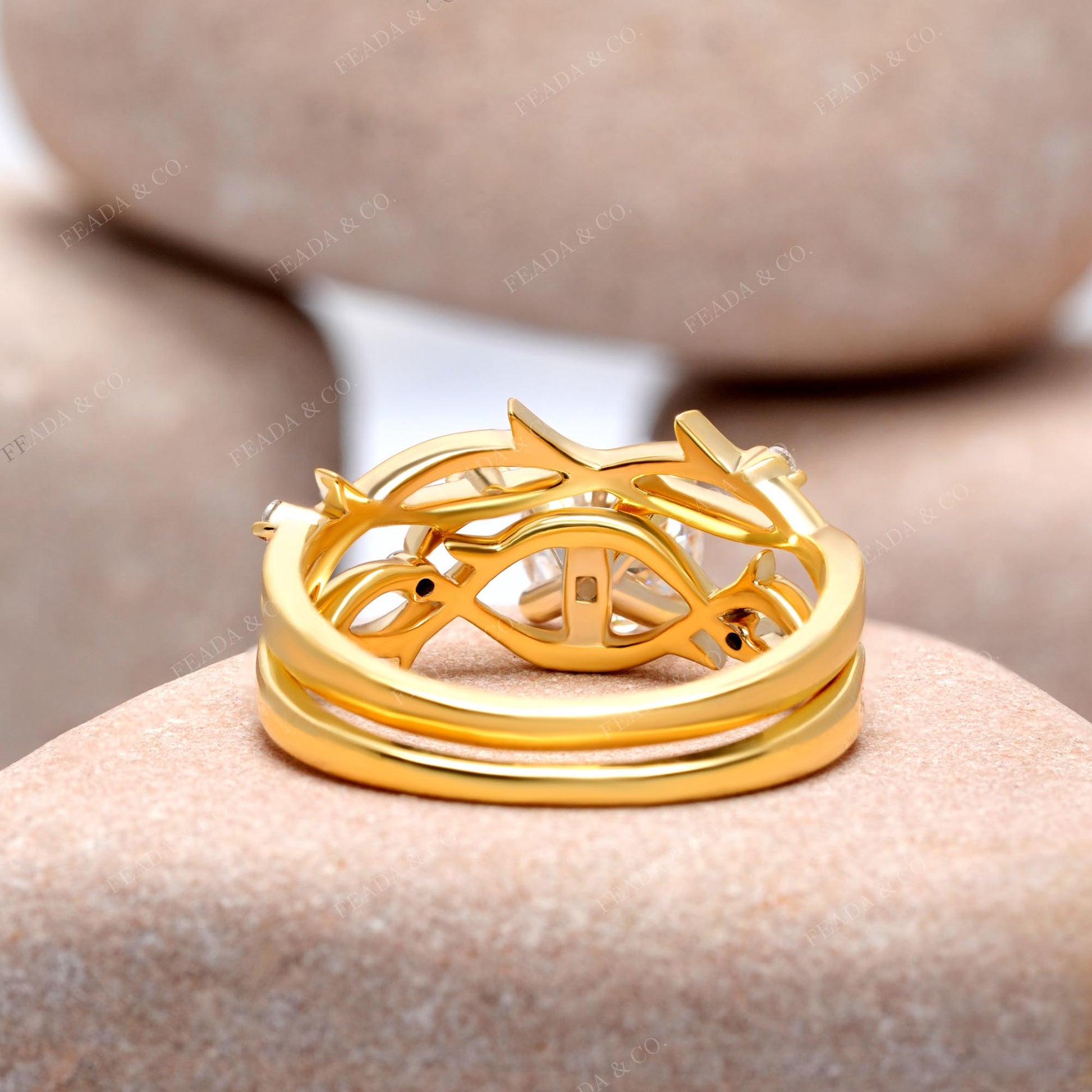 Round Cut Colorless Engagement Ring