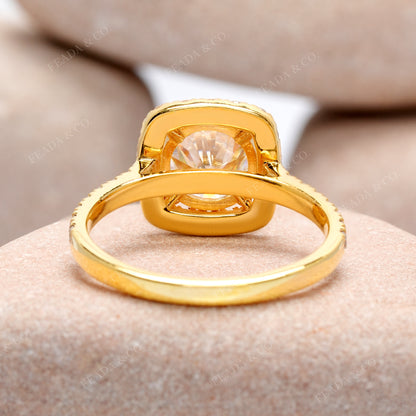 Round Cut Colorless Engagement Ring