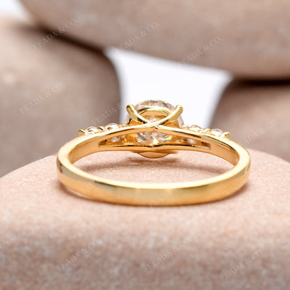 Round Cut Colorless Engagement Ring