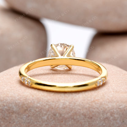 Round Cut Colorless Engagement Ring