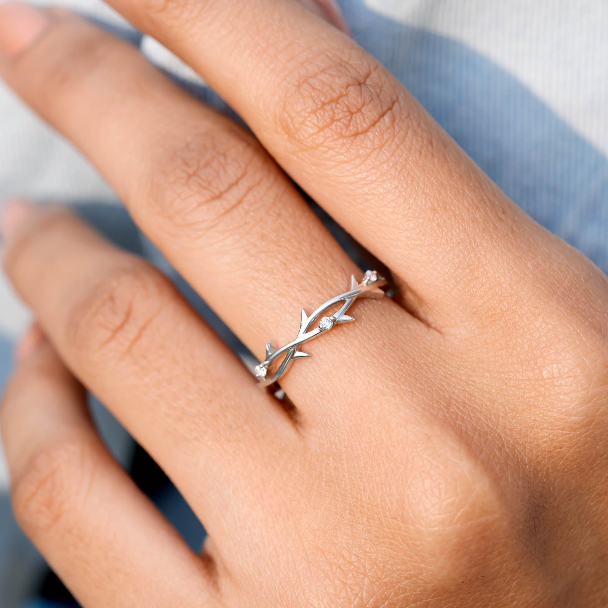 Round Cut Colorless Engagement Ring