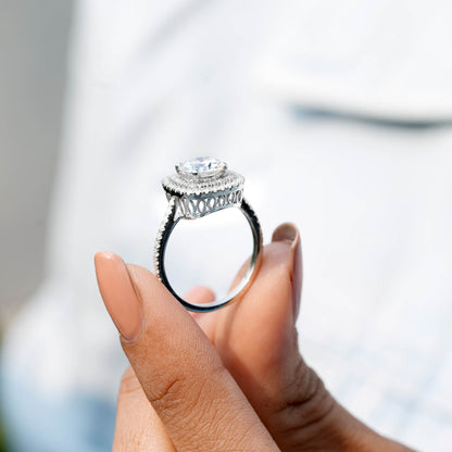 Round Cut Colorless Engagement Ring