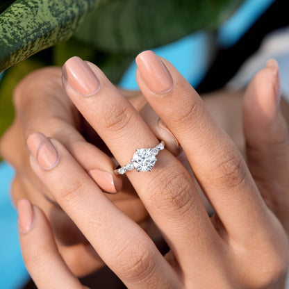 Round Cut Colorless Engagement Ring