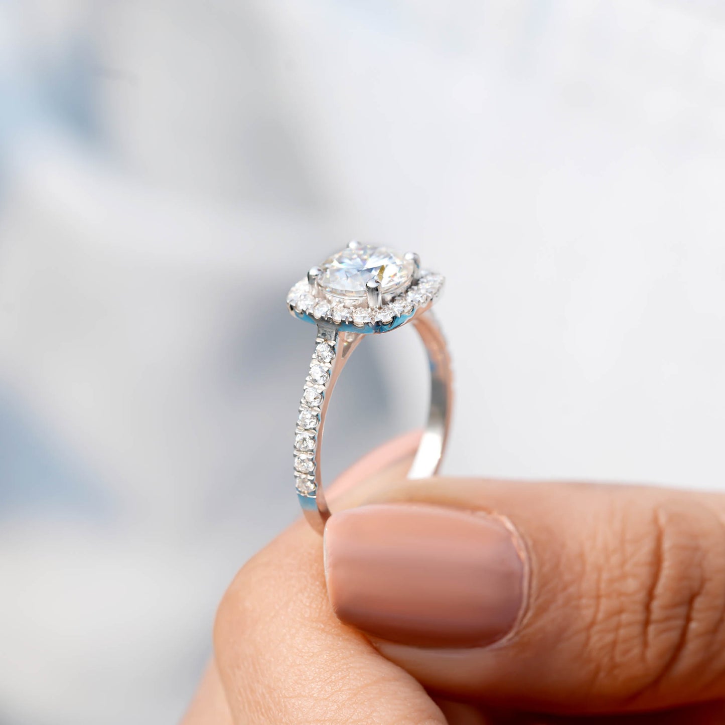 Round Cut Colorless Engagement Ring