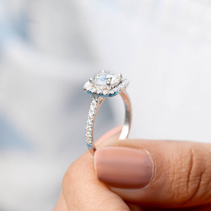Round Cut Colorless Engagement Ring