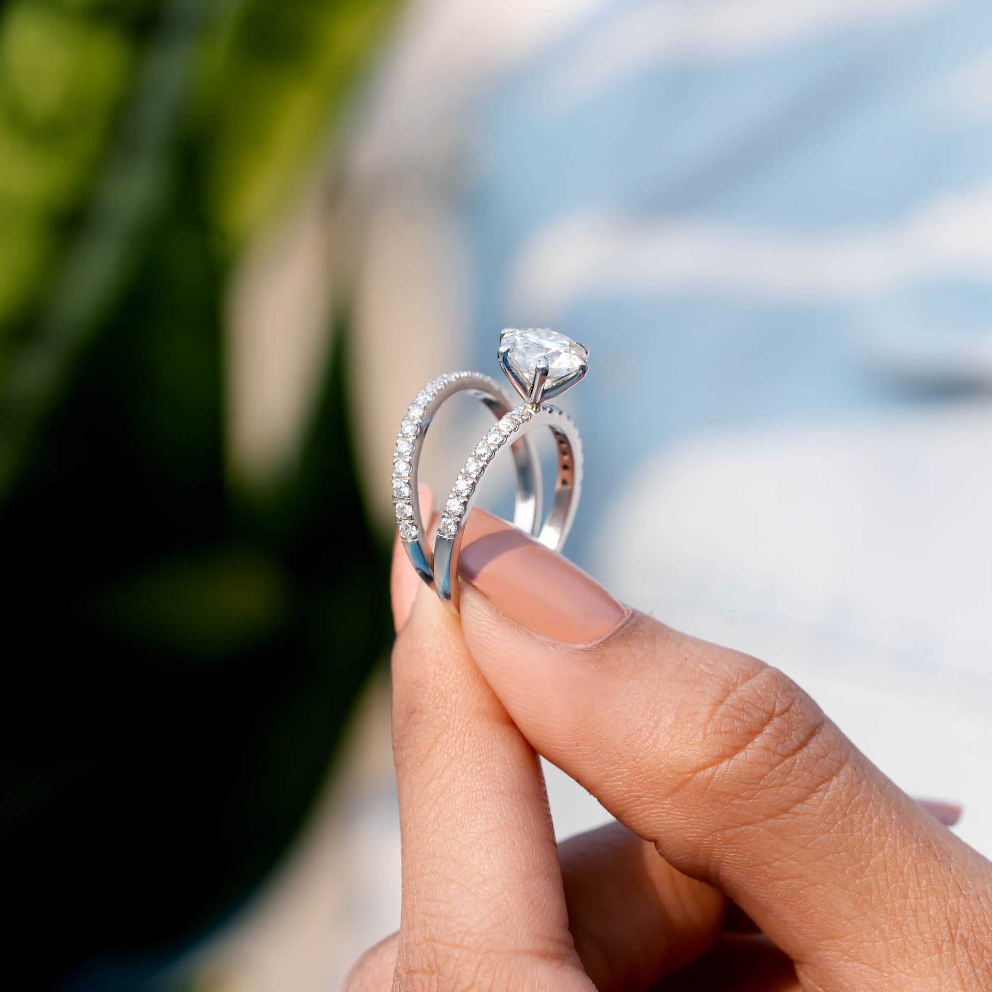 Round Cut Colorless Engagement Ring