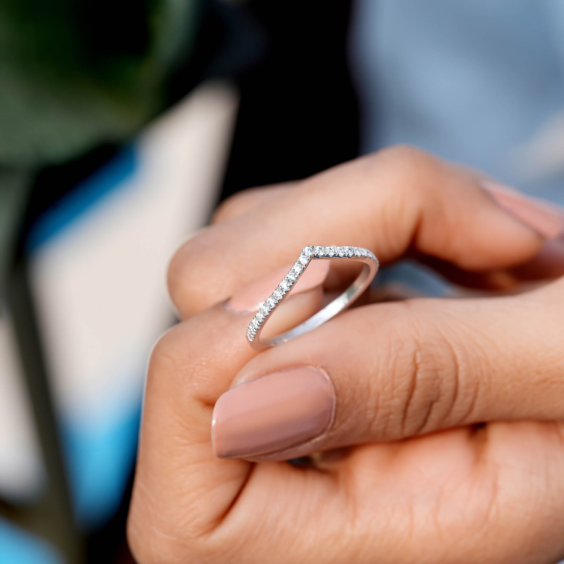 Round Cut Colorles Engagement Ring