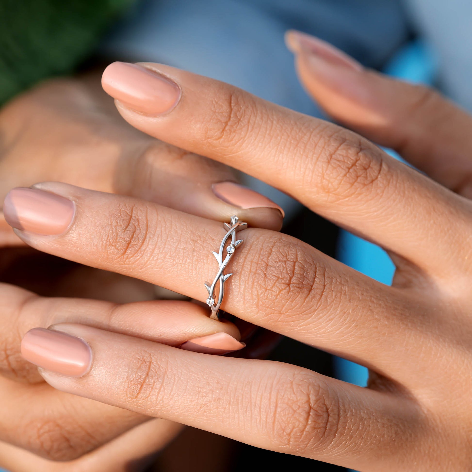 Round Cut Colorless Engagement Ring