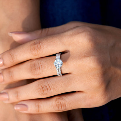 Round Cut Colorless Engagement Ring