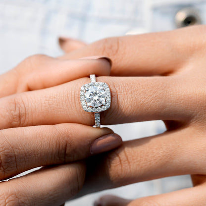 Round Cut Colorless Engagement Ring