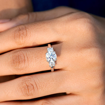 Round Cut Colorless Engagement Ring