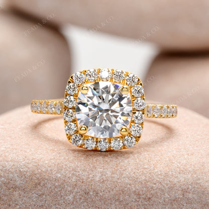 Round Cut Colorless Engagement Ring