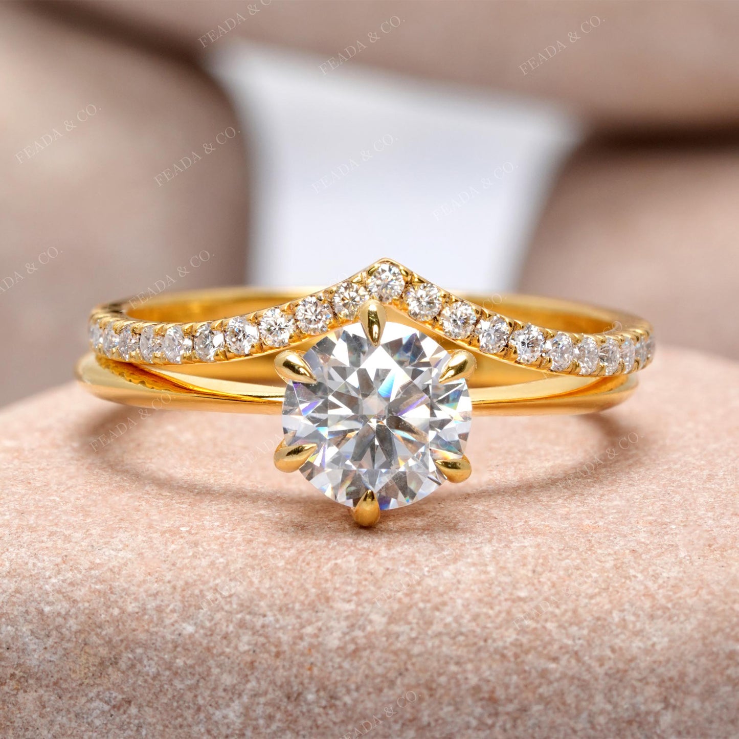 Round Cut Colorles Engagement Ring